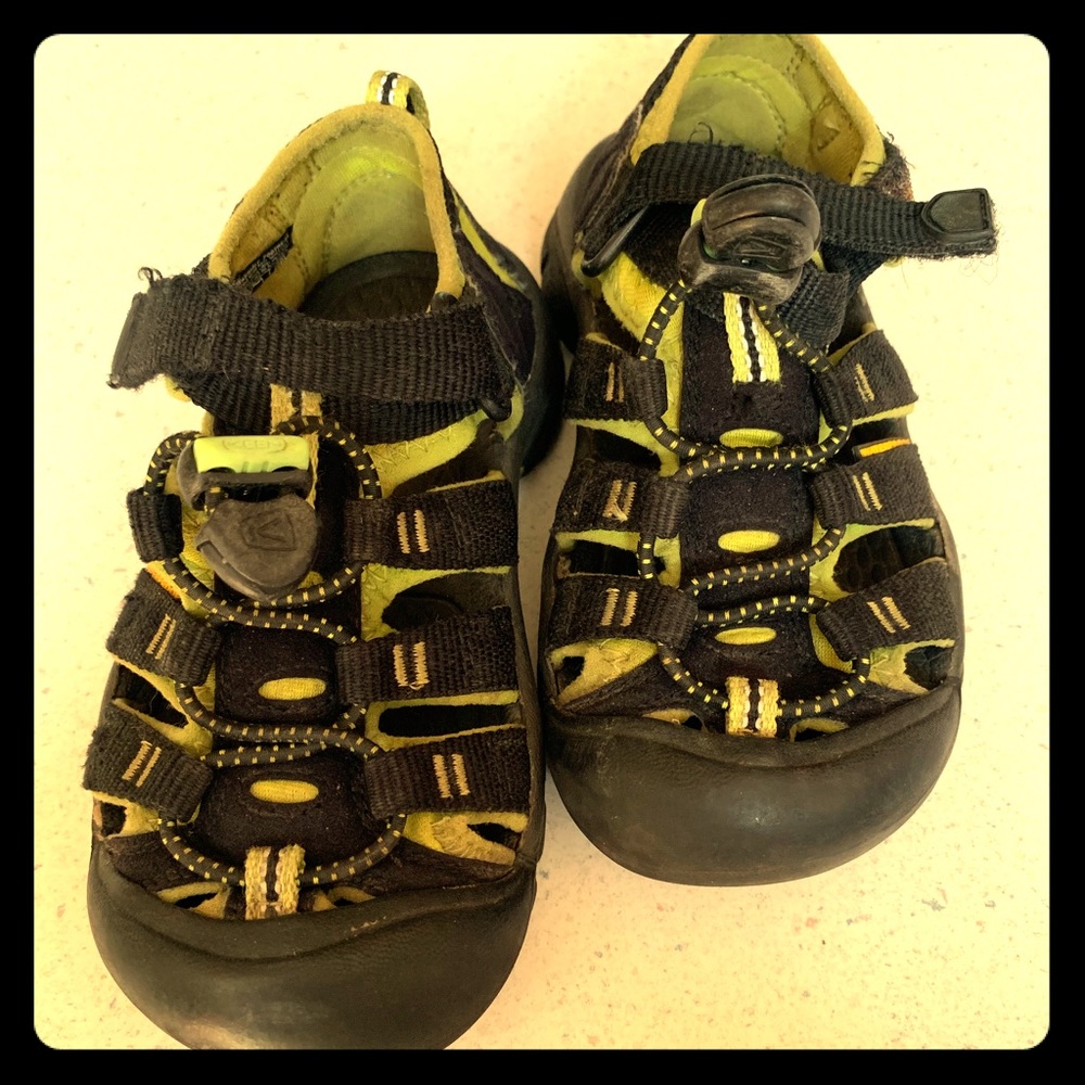 Boys keen sandals